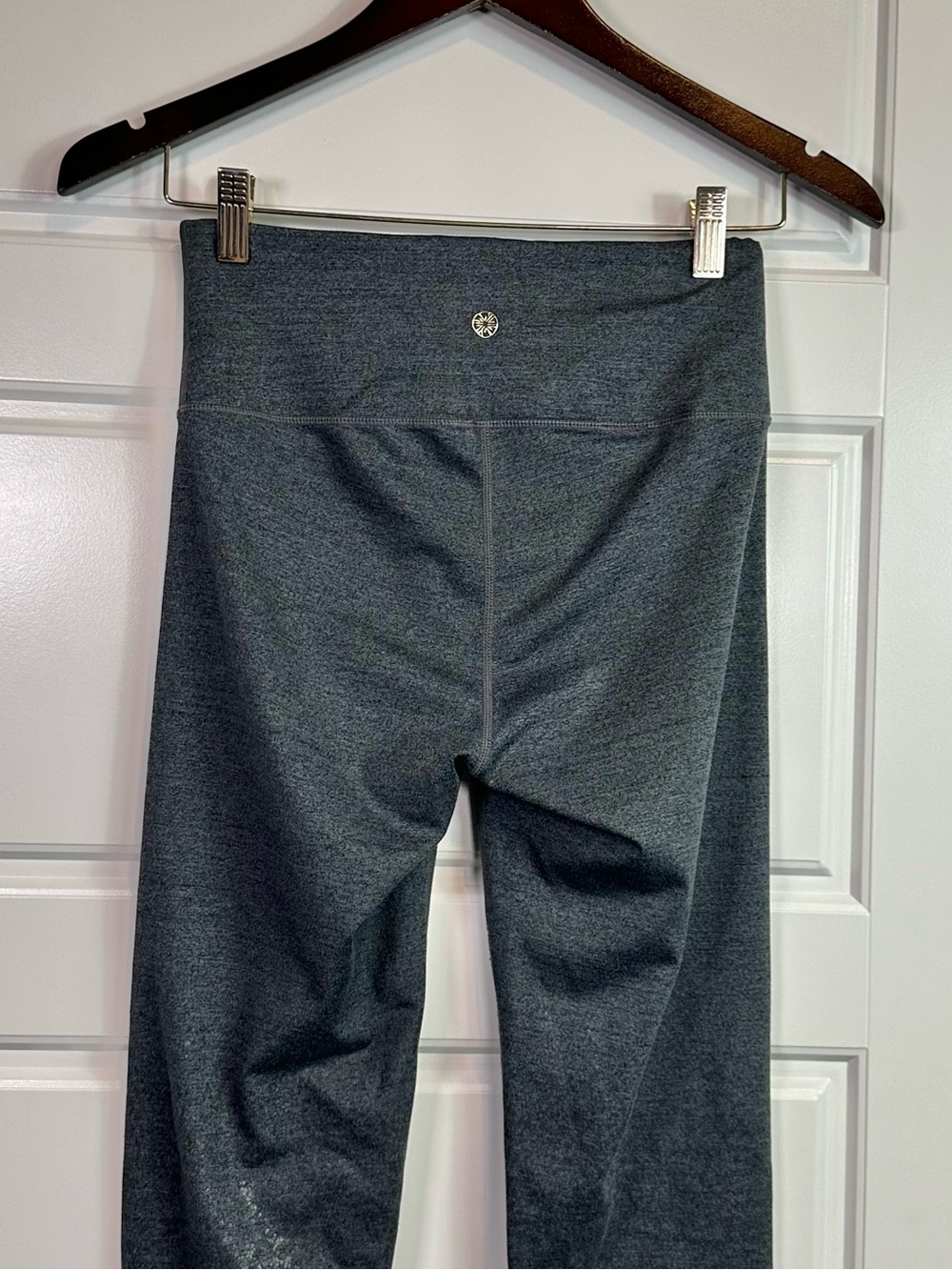 Lilly Pulitzer Luxletic Weekender High Rise Leggings Gray Metallic Print Size S - Picture 4 of 11